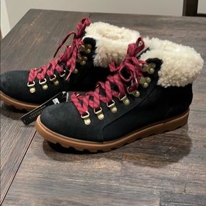 Sorel Ainsley Conquest Boots NWT